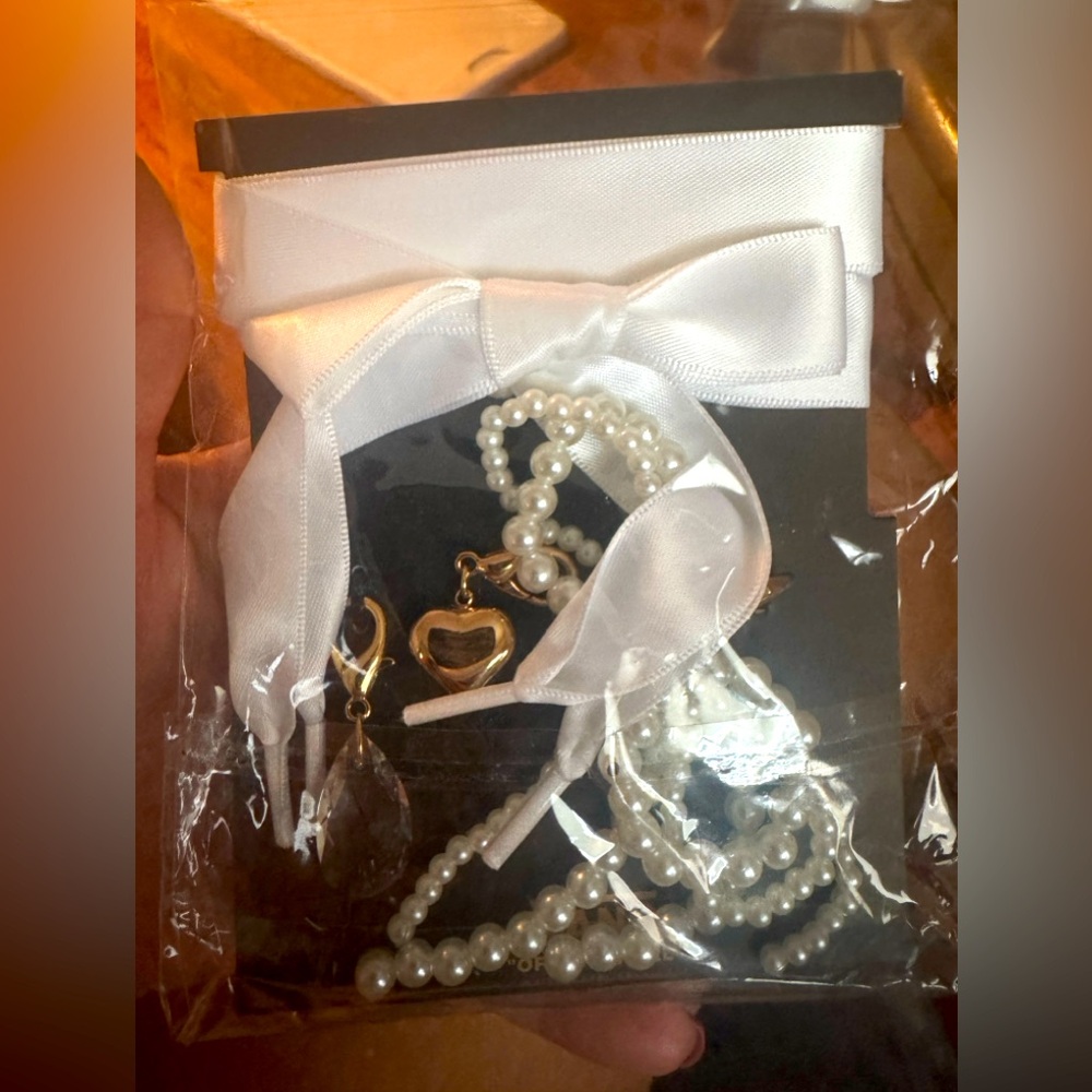 Vans Black and White Earring Set